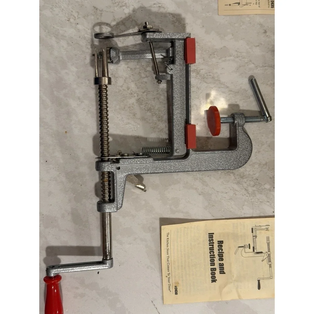 The Pampered Chef Apple Peeler Corer Slicer‎